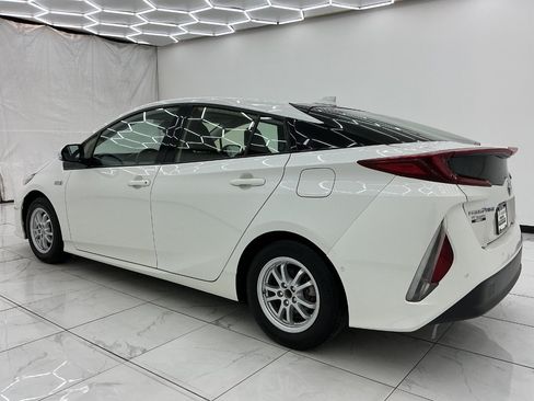 Used 2020 Toyota Prius Prime Limited FWD image 12