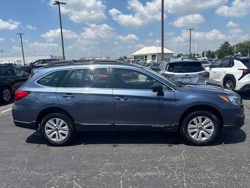 Used 2017 Subaru Outback 2.5i AWD/4WD image 2