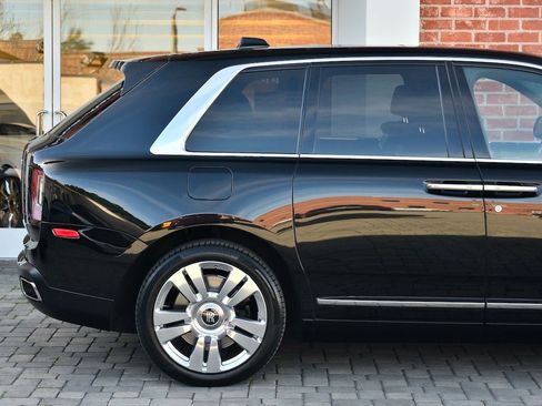 Used 2019 Rolls-Royce Cullinan image 21