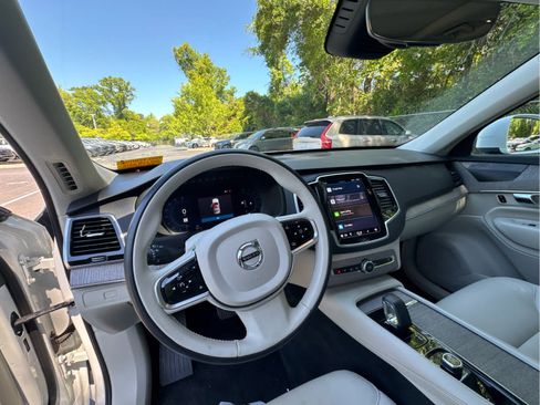 Used 2023 Volvo XC90 B6 Plus image 28