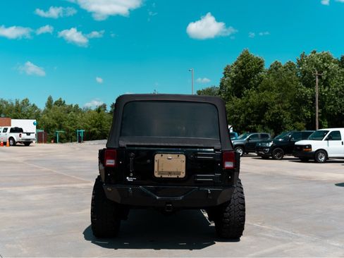 Used 2016 Jeep Wrangler Unlimited Sport w/ Connectivity Group AWD/4WD image 5