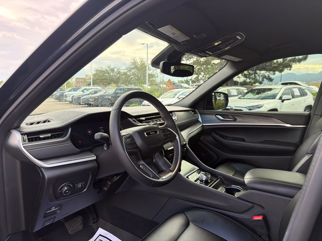 Used 2024 Jeep Grand Cherokee L Limited AWD/4WD image 24