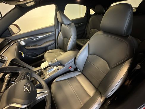 New 2025 INFINITI QX55 Essential image 11