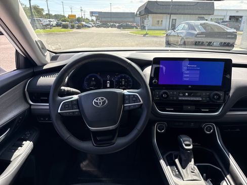 Used 2025 Toyota Grand Highlander AWD Hybrid image 15