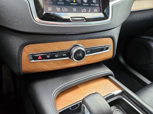 Certified 2023 Volvo XC90 B5 Plus AWD/4WD image 29