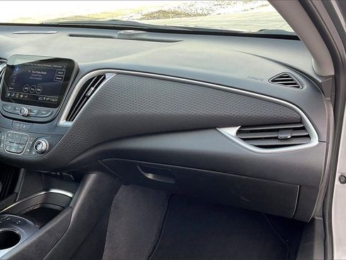 Used 2025 Chevrolet Malibu LT image 16