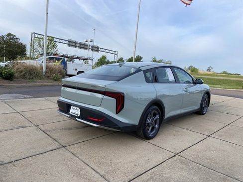 Used 2025 Kia K4 LXS image 11