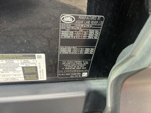 Used 2023 Land Rover Defender 130 SE image 19