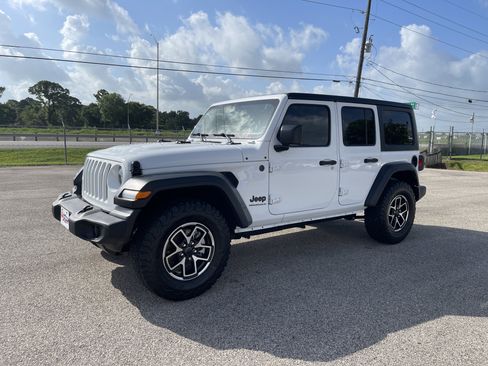 Used 2023 Jeep Wrangler Unlimited Sport AWD/4WD image 7