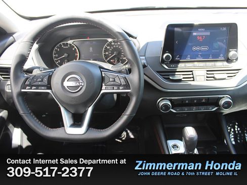 Used 2024 Nissan Altima 2.5 SR AWD/4WD image 10
