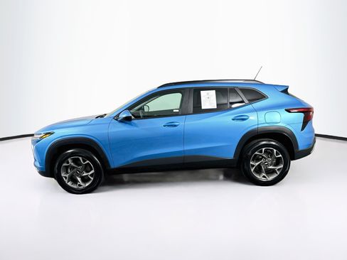 Used 2025 Chevrolet Trax LT FWD image 4