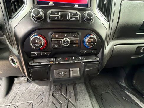 Used 2019 Chevrolet Silverado 1500 LT Trail Boss w/ Convenience Package AWD/4WD image 31