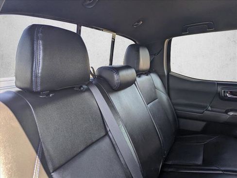 Used 2018 Toyota Tacoma TRD Off-Road image 21
