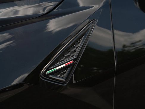 Used 2022 Lamborghini Urus AWD/4WD image 7