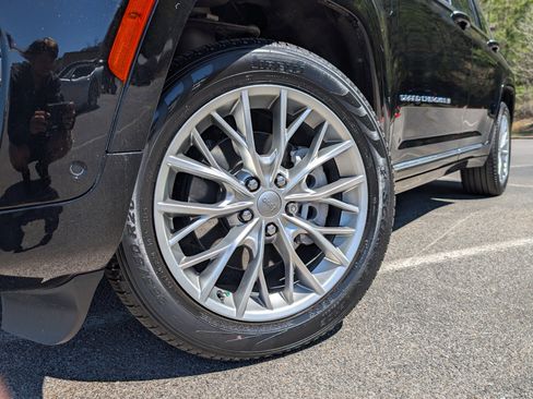 Used 2022 Jeep Grand Cherokee Summit w/ Advanced Protech Group IV image 35