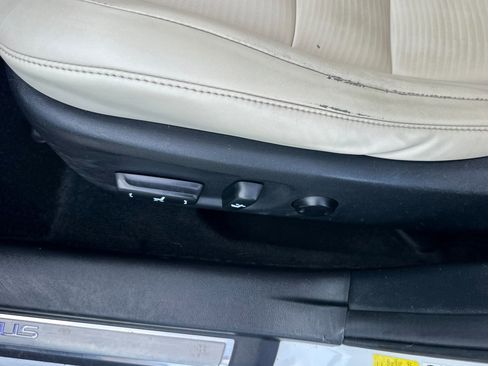 Used 2012 Lexus CT 200h FWD 4dr Hybrid image 14