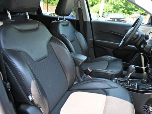 Used 2018 Jeep Compass Latitude AWD/4WD image 16