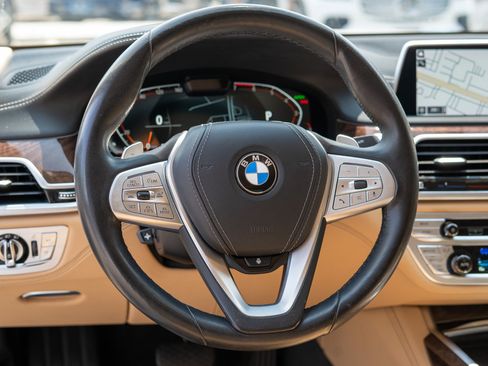 Used 2022 BMW 750i xDrive w/ Executive Package AWD/4WD image 19