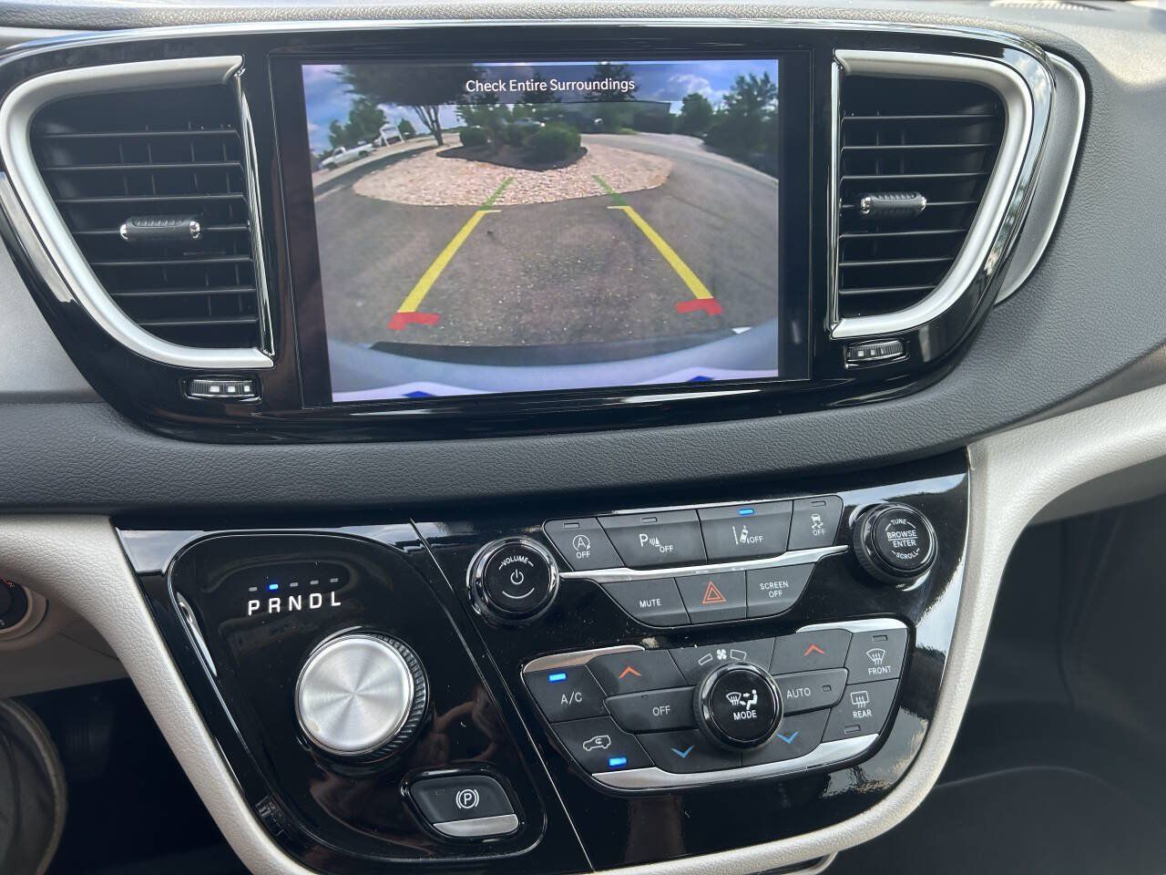 Used 2024 Chrysler Pacifica Touring-L FWD image 18