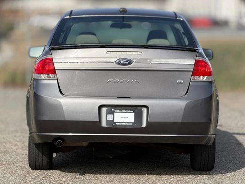Used 2010 Ford Focus SE image 4