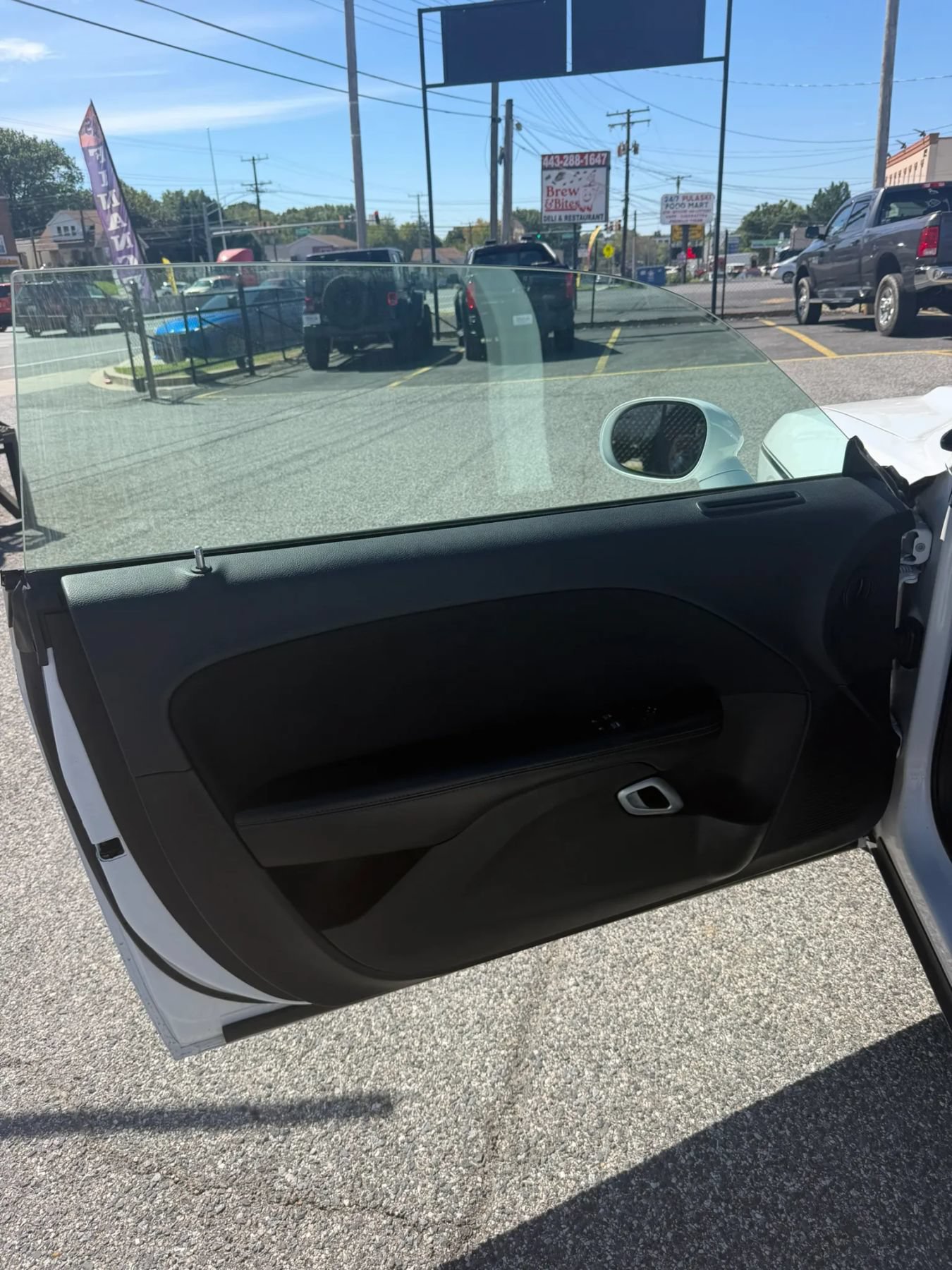 Used 2016 Dodge Challenger SXT RWD image 29