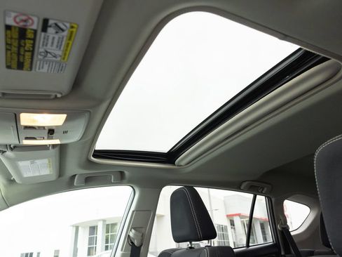 Used 2017 Toyota RAV4 XLE FWD image 13