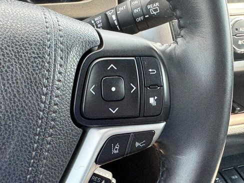 Used 2018 Toyota Highlander XLE w/ Protection Package #3 AWD/4WD image 29
