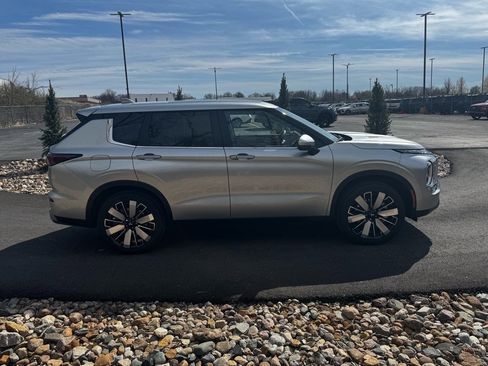 New 2025 Mitsubishi Outlander SE image 6