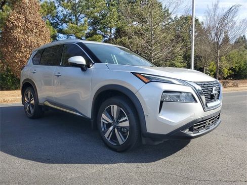 Used 2023 Nissan Rogue SL w/ SL Premium Package image 3