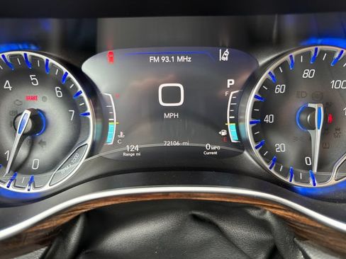Used 2023 Chrysler Pacifica Limited FWD image 19