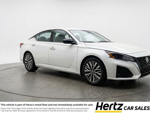 Used 2025 Nissan Altima 2.5 SV image 1