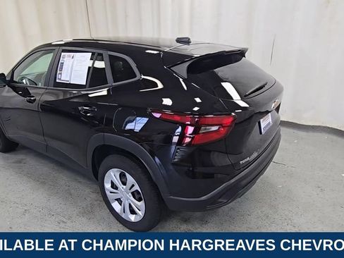 Used 2024 Chevrolet Trax LS FWD image 9