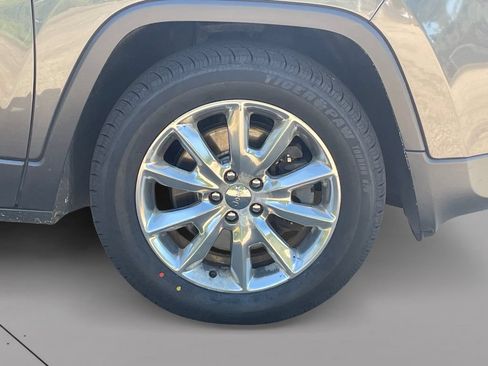Used 2017 Jeep Cherokee Limited AWD/4WD image 9
