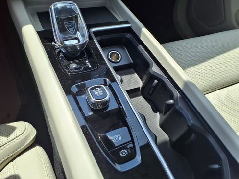 New 2026 Volvo XC60 T8 Ultra w/ Protection Package Premier AWD/4WD image 9