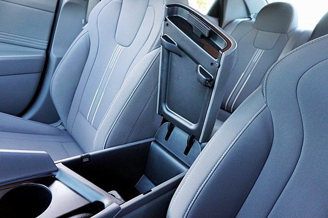 Certified 2026 Hyundai Elantra Sport FWD image 42