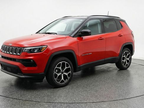 Used 2025 Jeep Compass Limited AWD/4WD image 3