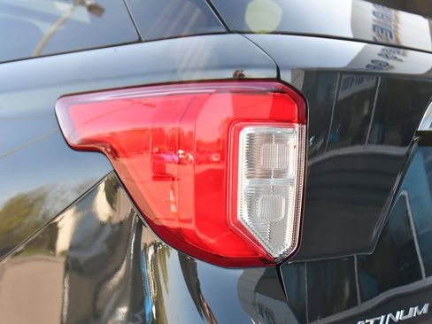 Used 2023 Ford Explorer Platinum w/ Technology Package AWD/4WD image 41