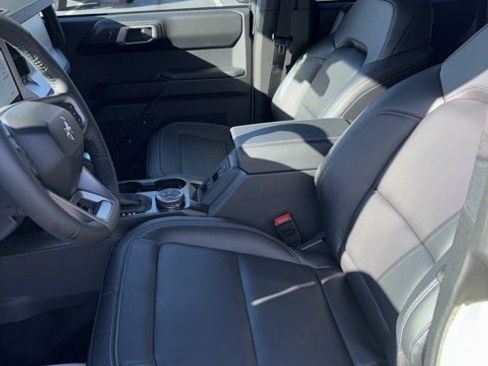 New 2025 Ford Bronco Outer Banks w/ Black Appearance Package image 39