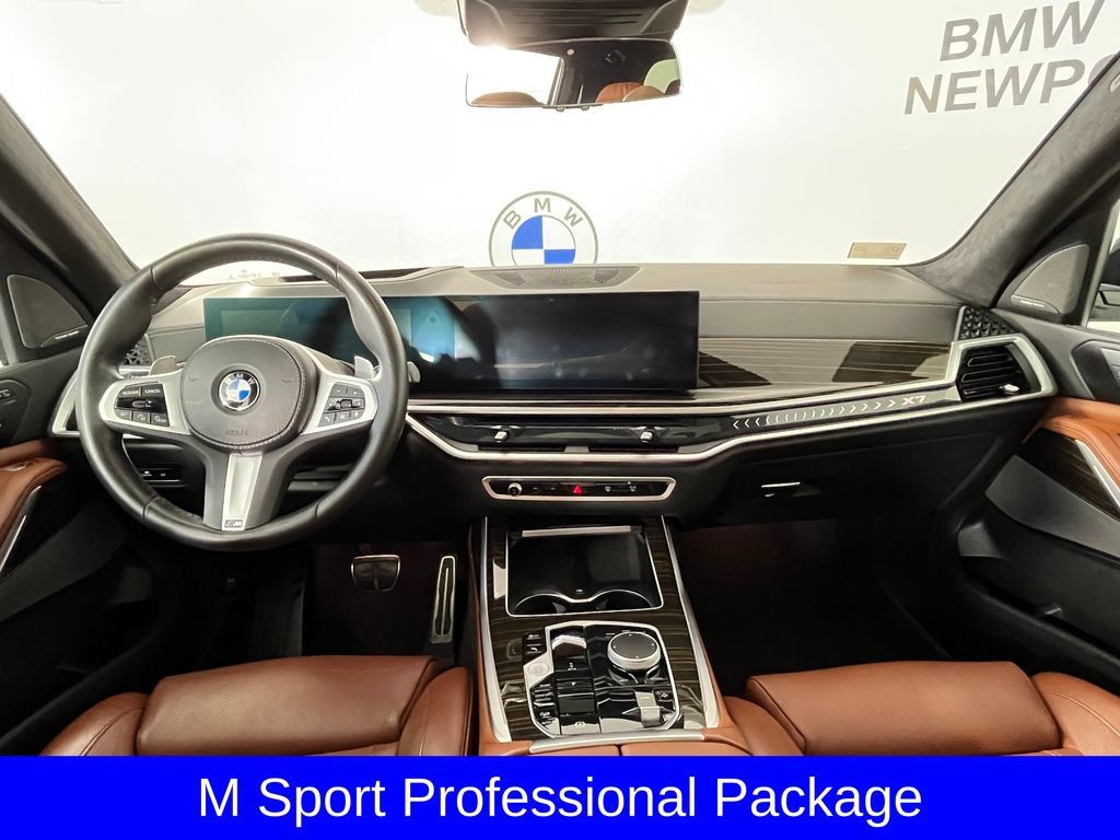 Used 2025 BMW X7 xDrive40i w/ M Sport Package AWD/4WD image 8