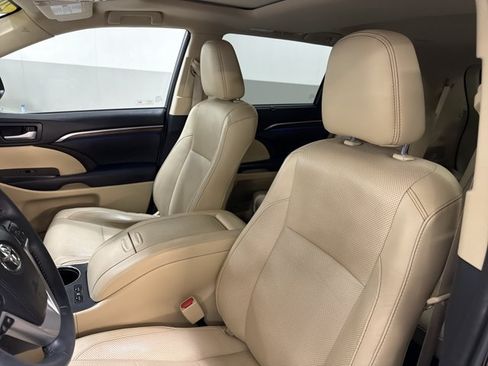 Used 2016 Toyota Highlander Limited AWD/4WD image 5