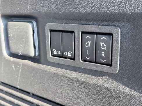 Used 2021 Chevrolet Tahoe High Country w/ Premium Package image 11