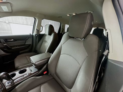 Used 2017 Chevrolet Traverse LT w/ Style and Technology Package FWD image 20