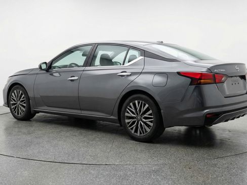 Used 2025 Nissan Altima 2.5 SV image 6