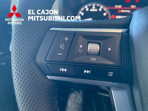 Used 2025 Mitsubishi Outlander SE image 22