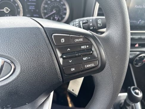 Used 2022 Hyundai Venue SE image 19