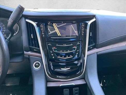 Used 2019 Cadillac Escalade Premium Luxury RWD image 8