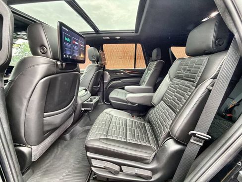 Used 2024 Cadillac Escalade Sport Platinum AWD/4WD image 27