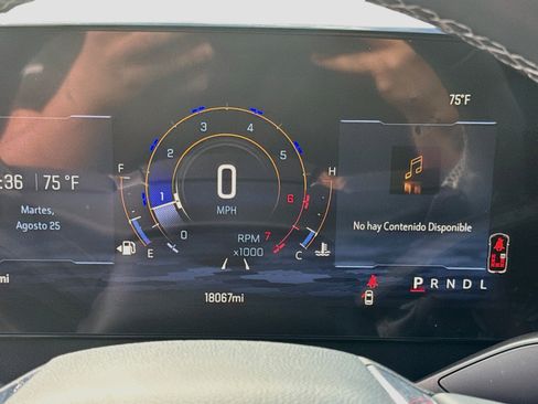 Used 2025 Chevrolet Traverse LT FWD image 11