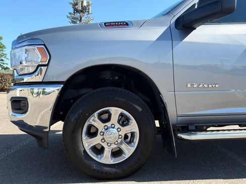 Used 2024 RAM 2500 Big Horn w/ Heated Seats & Wheel Group AWD/4WD image 10