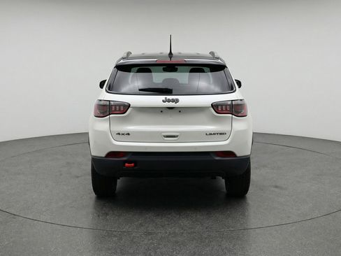 Used 2025 Jeep Compass Trailhawk AWD/4WD image 7